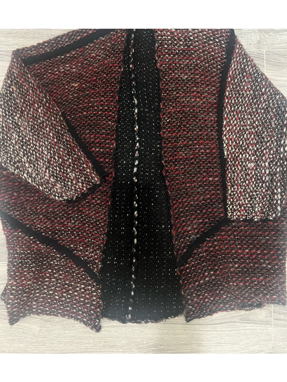 Previously loved Women’s over sized Knit Cardigan in Burgundy and Black Size M